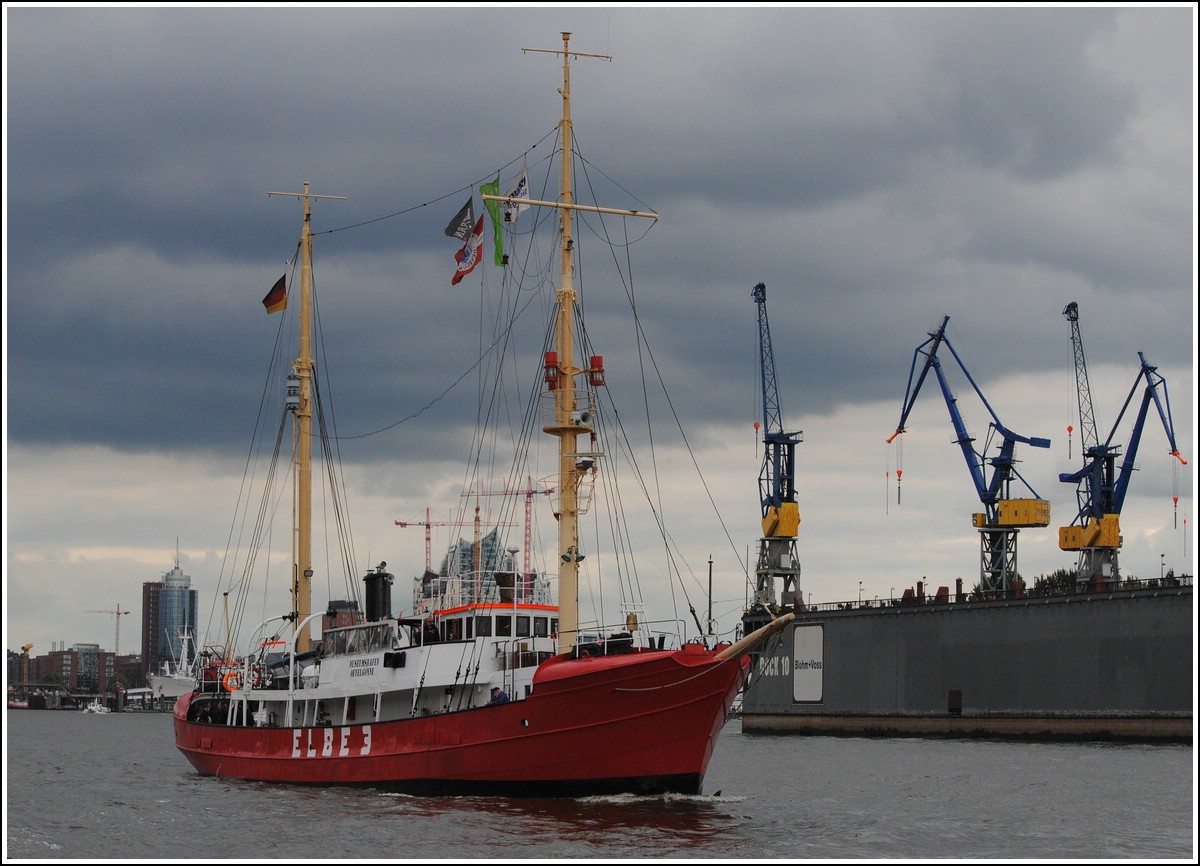 Whrend einer Rundfahrt des Museumfeuerschiffes  ELBE 3  im Hafen von Hamburg wurde es von mir auf dem Chip festgehalten. 21.9.2013