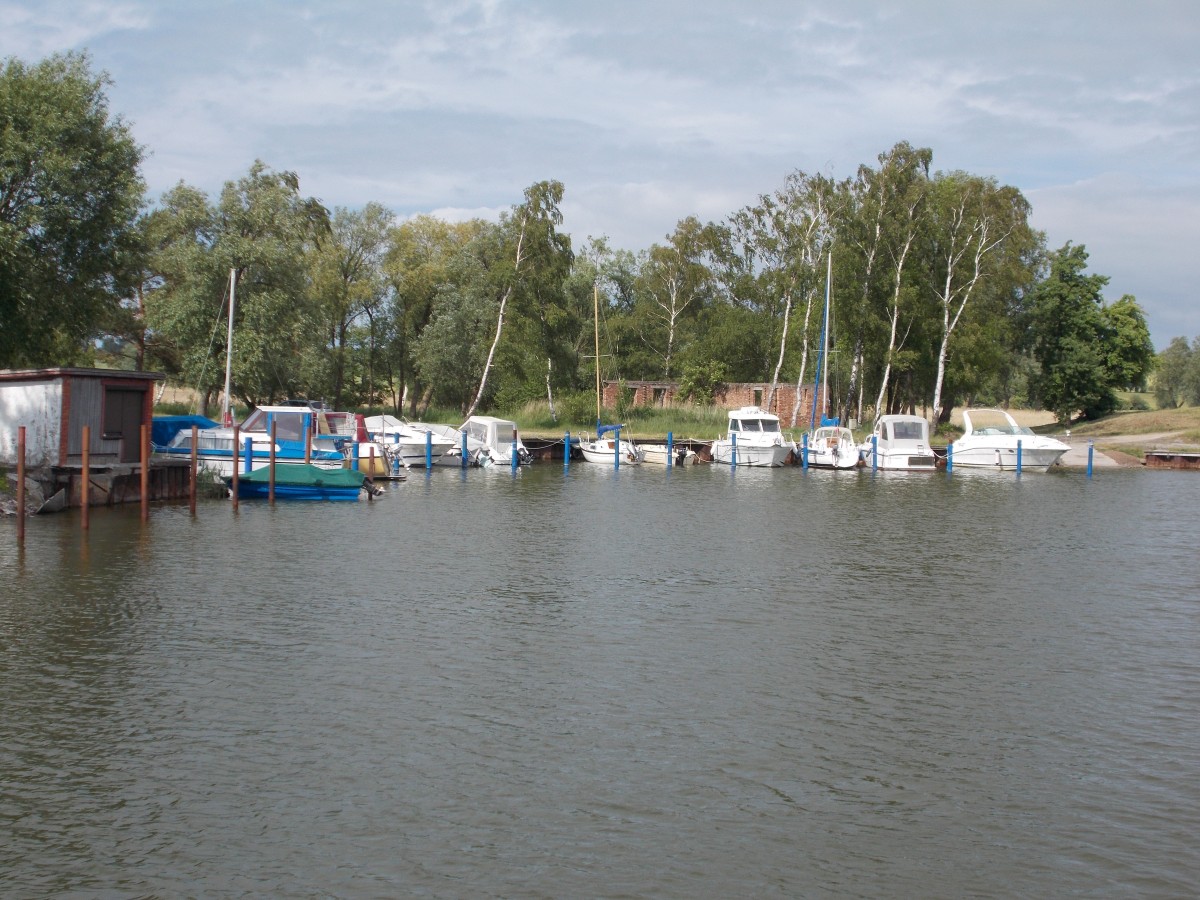 Während in den Wintermonaten kaum ein Boot im Hafen von Martinshafen lag,waren,am 05.Juni 2014,die Liegeplätze im Hafen gut belegt.