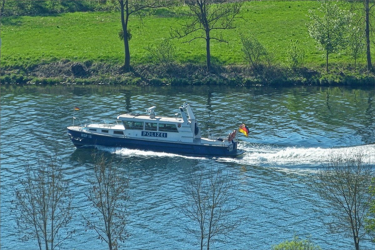 WSP 16 auf Kontrollfahrt flussabwärts auf der Mosel nahe Wasserliesch.  21.04.2019