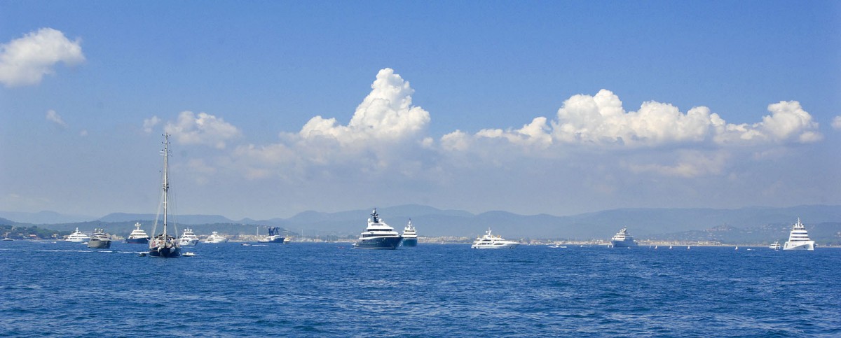 Yachten im Bucht von Saint-Tropez. Aufnahmedatum: 21. Junli 2015.