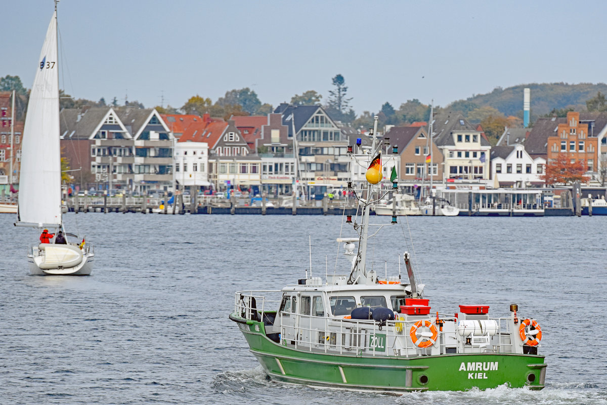 Zollboot AMRUM am 20.10.2020 im Hafen von Lübeck-Travemünde