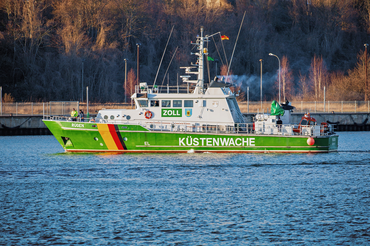 Zollboot Rügen im Sassnitzer Hafen. - 26.03.2017