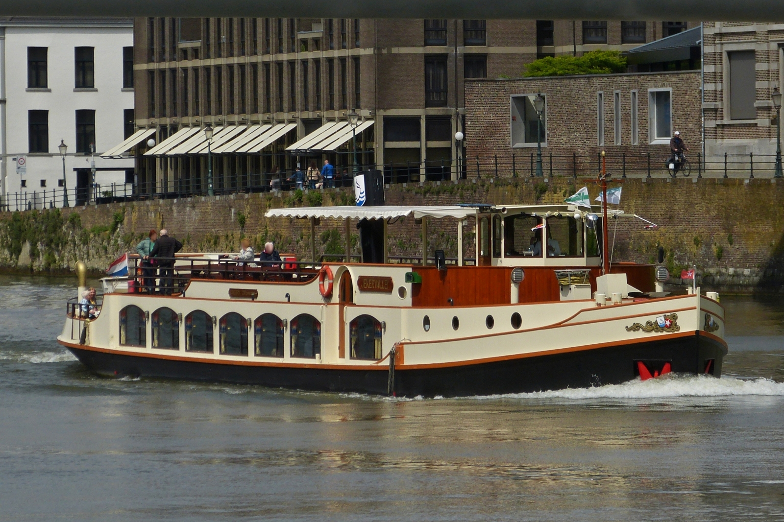 Ausflugschiff JEKERVALLEI der Rederei Stiphout, zu Berg in Maastricht, während ihrer Fluss Rundfahrt auf der Maas. 05.2023