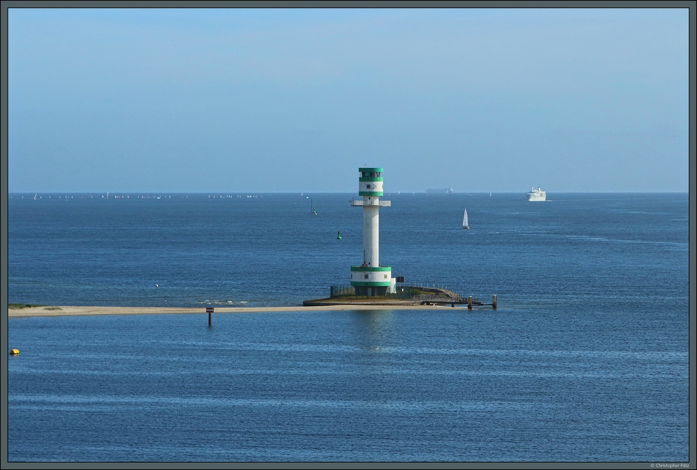Der Leuchtturm Friedrichsort dient als Orientierungsfeuer für die Einfahrt in den Hafen Kiel. Er wurde 1971 in Betrieb genommen und ersetzte einen älteren Leuchtturm. (Friedrichsort, 29.05.2023)