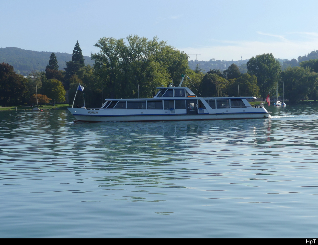 Zürichsee - Motorschiff FORCH unterwegs auf dem Zürichsee bei Zürich am 27.09.2023