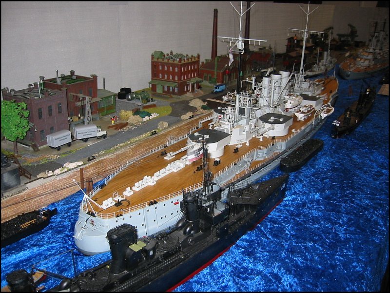 Auf der Modellbau-Messe in Sinsheim im Mrz 2006 war auch dieses Diorama eines Hafens mit Kriegsschiffen der deutschen Kaiserlichen Marine ausgestellt.
