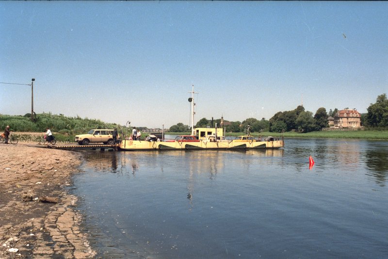 Autofhre bei Pillnitz ber die Elbe, um 1988