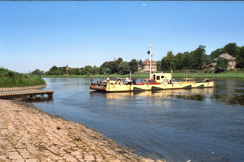 Autofhre ber die Elbe bei Pillnitz, um 1988