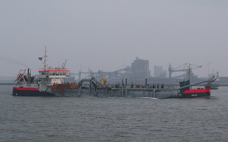 Das Spezialschiff Hein auf dem Weg in die Nordsee. Hat