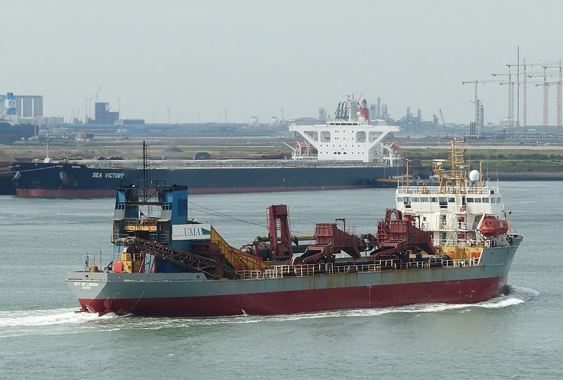 Die City of London verl�sst den Hafen von Rotterdam. Das