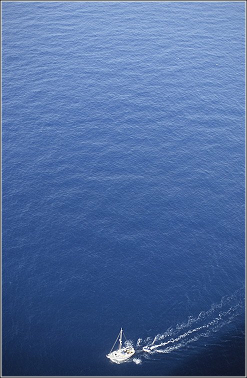 Meer mit Boot. Gesehen am Cap de sa Mola bei