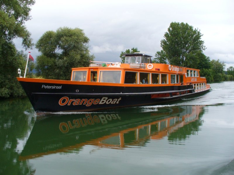 BSG - MS Petersinsel mit Vollwerbung unterwegs im Canal de la Broye zwischen Murtensee und Lac de Neuchtel am 06.07.2008