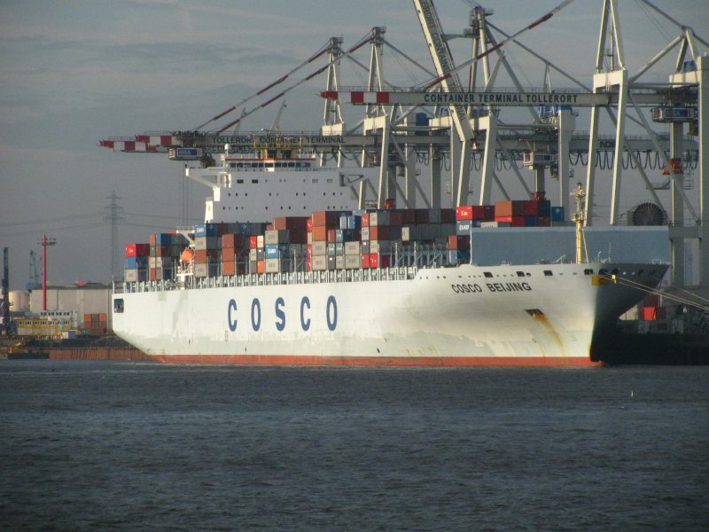 Containerschiff  Cosco Beijing  in Hamburg am 17.05.2009