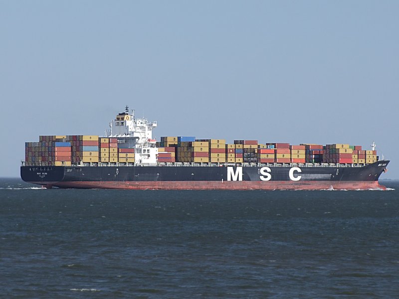 MSC Olga(IMO-9302580;L=294;B=32m) ist Elbaufw�rts bei Cuxhaven unterwegs;090824 