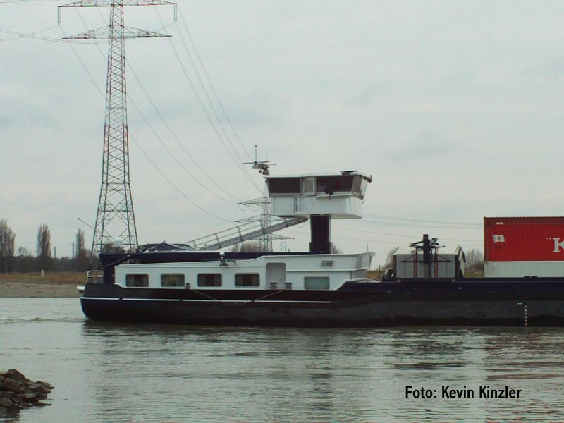 Containerschiff auf dem Rhein  