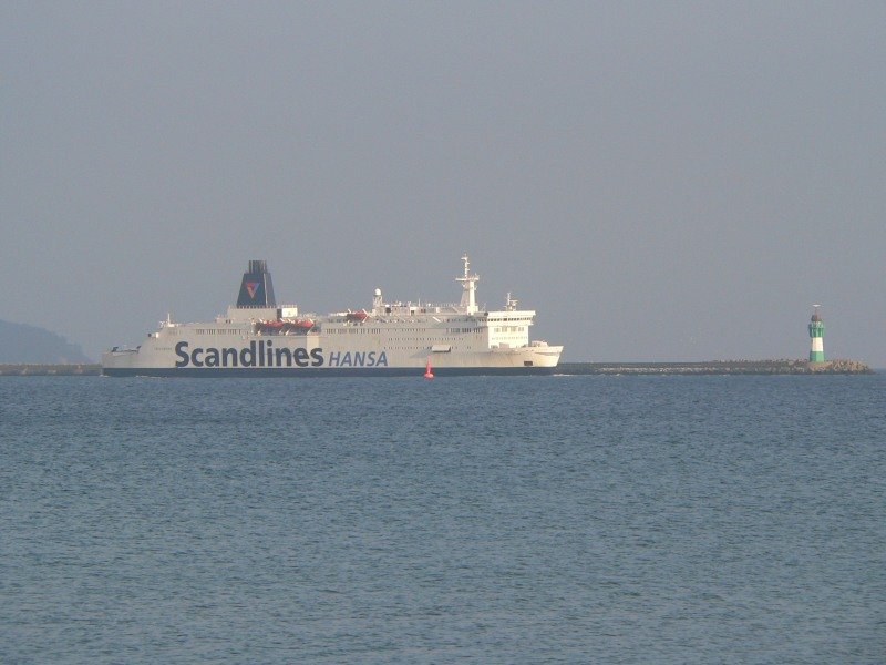 Das Scandlines-Schiff Trelleborg erreicht am 30.12.2007 den Fhrhafen Sassnitz (Mukran). Es kommt gerade aus dem schwedischen Trelleborg und hat eine 3 1/2-stndige Fahrt hinter sich.
