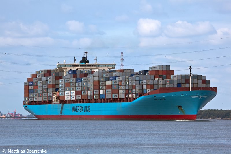 Die Adrian Maersk auf der Elbe bei Grnendeich am 30.09.09.