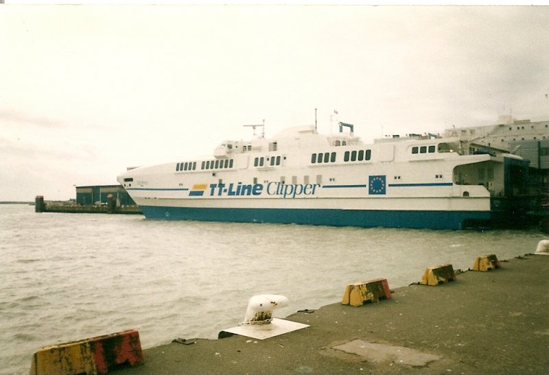 Die Catamaran-Fhre  DELPHIN  im schwedischen Trelleborg.