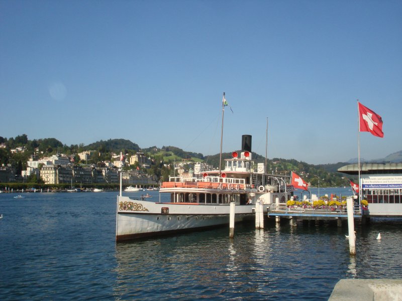 Die DS  Unterwalden  hat am 4.8.2007 soeben in Luzern angelegt.