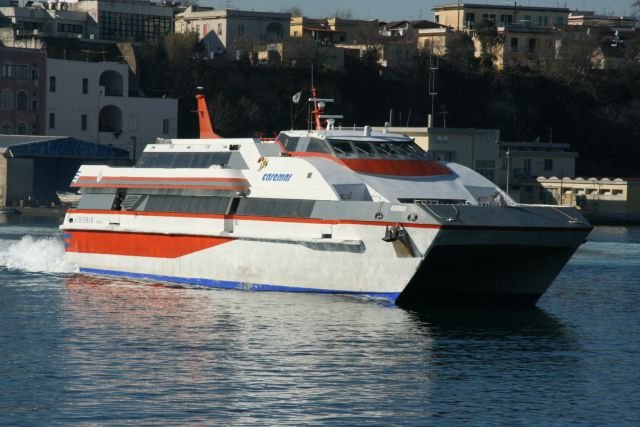 Die Katamaranfhre M/S  Achernar  im Hafen von Prcida; 26.01.2008