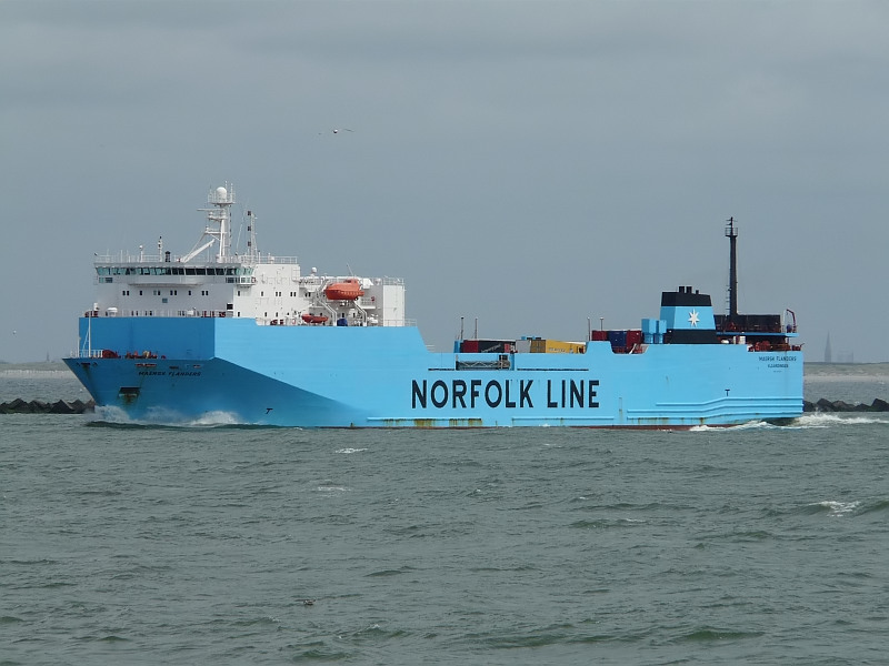 Die Maersk Flanders luft aus...das Bild stammt vom 02.08.2009