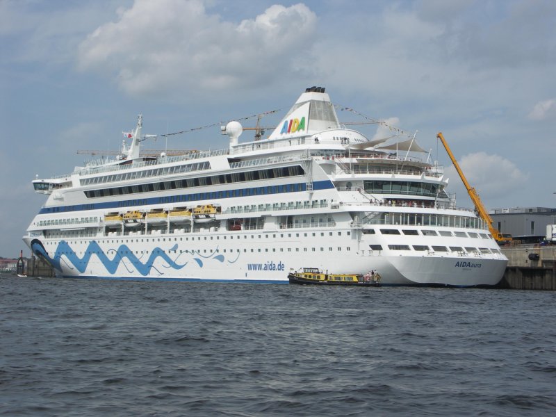 Die MS AIDAaura [IMO 9221566] am Cruise-Center in Hamburg fotografiert am 02.08.2008 - Schiffsdaten: http://wolfbulls-schiffsfotos.de.tl/AIDAaura--k1-9221566-k2-.htm