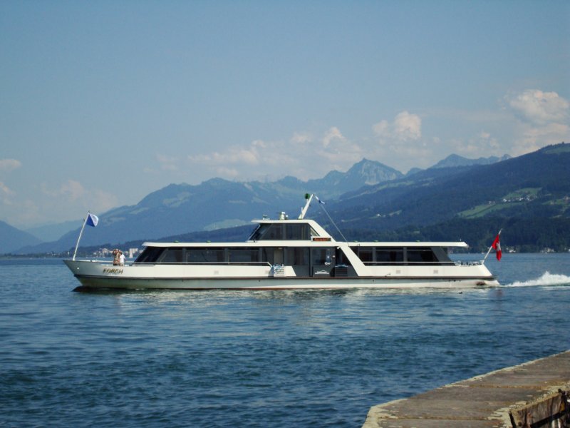 Die MS Forch verlsst am 31.07.2008 Wdenswil und tritt die berfahrt nach Mnnedorf an.