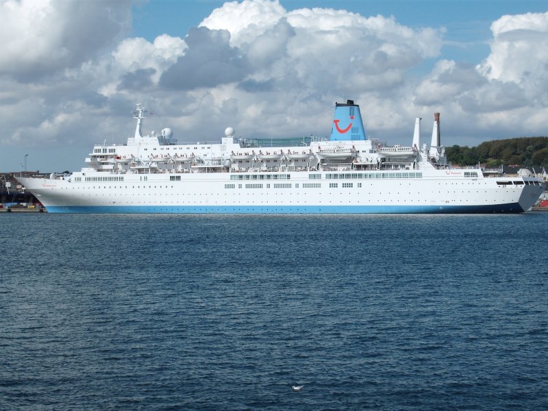 Die MS  Thomson Spirit  im Hafen von Aalborg (DK) im August 2009.