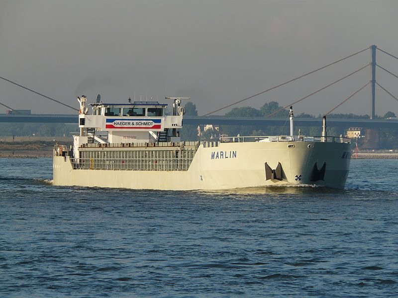 Die unter der Flagge von Antigua laufende  Marlin  fhrt an Ruhrort vorbei. Das Foto stammt vom 16.08.2008