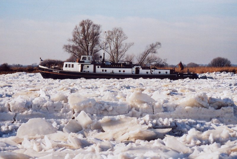Eisbrecher Gartz WSA Eberswalde 540 PS beim Eisaufbruch 2008 auf der Oder bei km 707 zwischen Schwedt und Greifenhagen