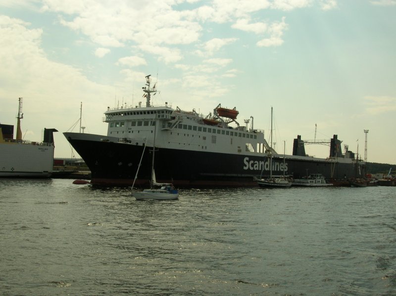 Fhrschiff ASK (Scandlines) in Rostock. Dieses Fhrschiff bedient die Route Rostock-Liepaja (LT).