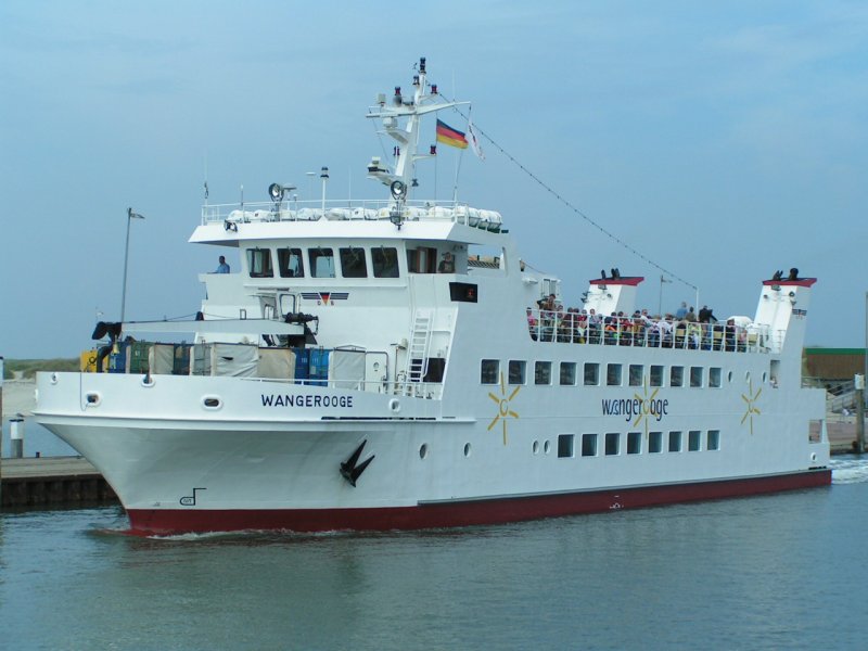 Fhrschiff WANGEROOGE verlsst gerade den Westanleger d. Insel Wangerooge;  26.Aug.2006