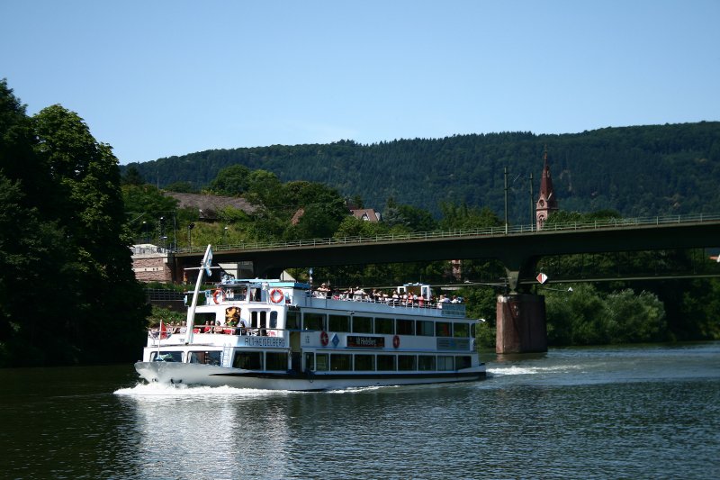 Ausflugsschiff Alt-Heidelberg am 05.07.08 auf dem Neckar bei Neckargem�nd. 