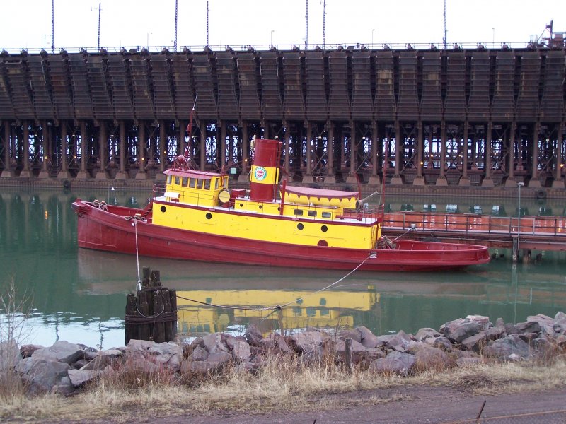 Feuerlschboot am 02.01.2004 am Erzhafen von Two Harbors (Lake Superior Minnesota).