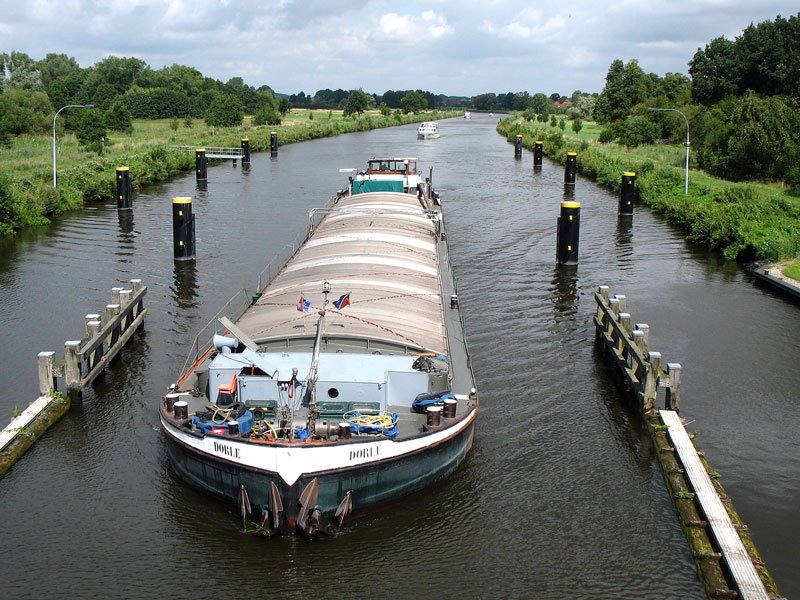 Frachtschiff DORLE, Hh Lneburg auf dem Elbe-Lbeck-Kanal; 11.08.2008
