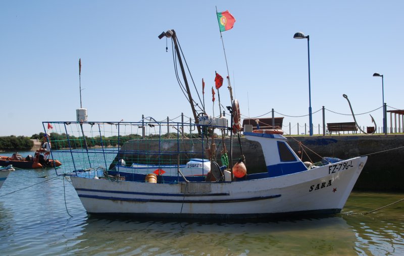 FUSETA (Distrikt Faro), 06.03.2008, Fischkutter Sara an der Hafenmole