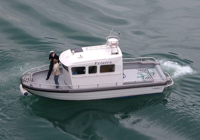Boot Friaren sorgt im Geirangerfjord f�r Ordnung und weist den