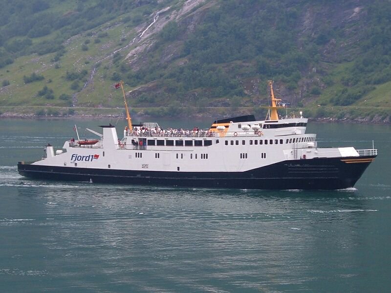 Fjord1-Autof�hre hat am 20.06.2006 Geiranger verlassen 