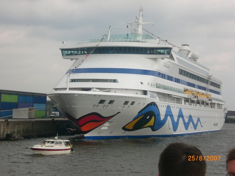 Die AIDAvita in Hamburg.  