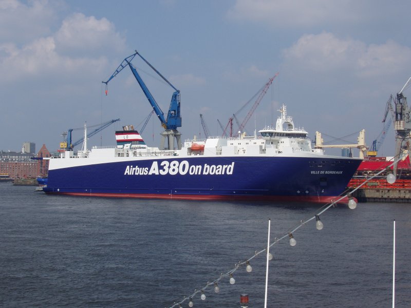 Ville de Bordeaux im Hamburger Hafen 2006 Spezialschiff der Airbus