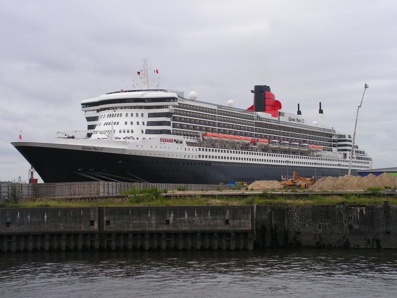 Die Majest�t QM2 am 1.8.05 in Hamburg... 