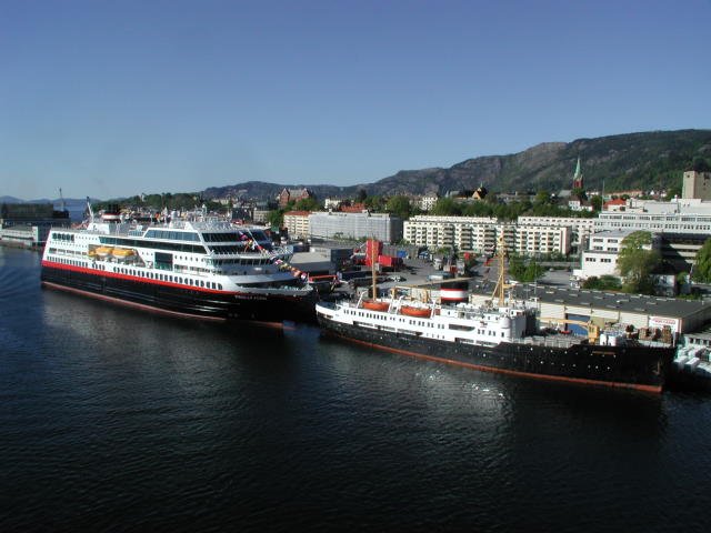 WACHABL�SUNG. Am 18. Mai 2002 startete die M/S Trollfjord zur