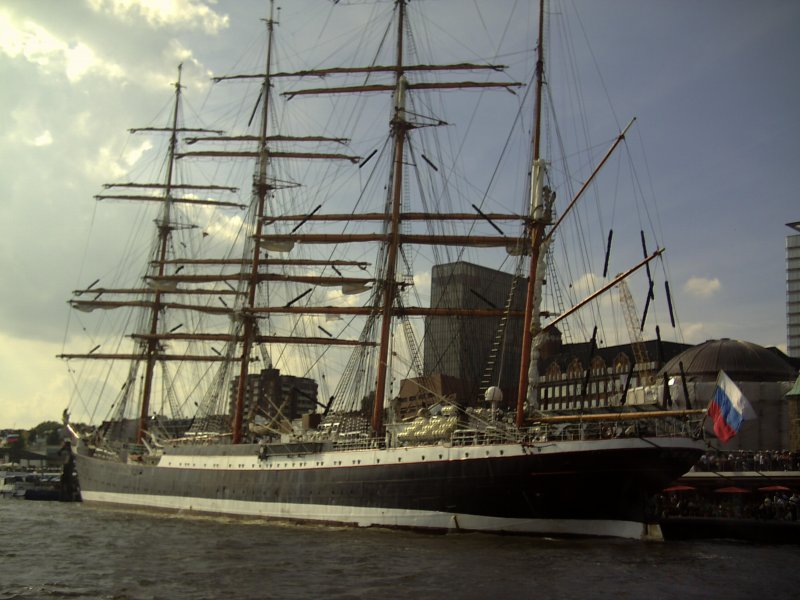 die Sedov am 3.8.2008 in Hamburg an der Landungsbr�cke
