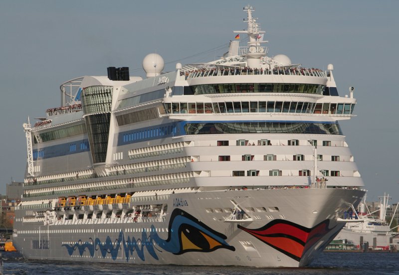 Die AIDA Diva am 22.04.2007 im Hamburger Hafen. 