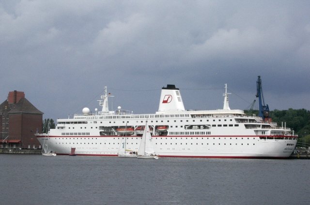 Die MS Deutschland im Flensburger Hafen am 27.08.06. 