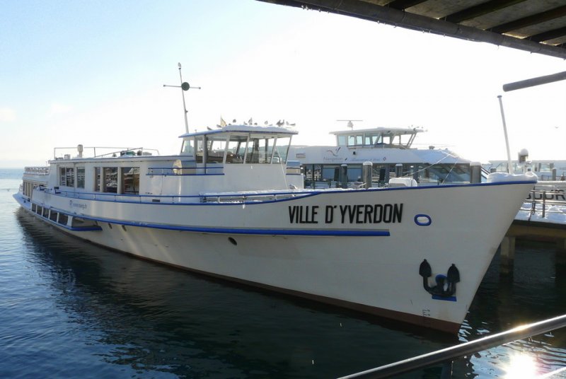 LMN - Winterimpressionen - MS VILLE D`YVERDON (Stadt Yverdon) im Hafen von Neuchatel am 01.01.2009