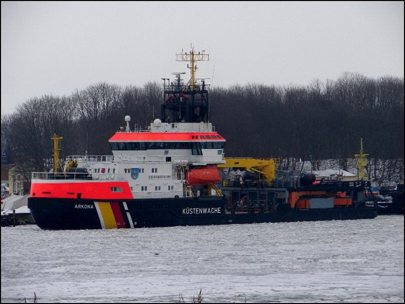 Mehrzweckschiff  Arkona  der Kstenwache, im Heimathafen Stralsund - Dnholm.  (am 01.02.06 )