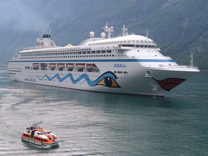 MS  Aida blu  (frher  Arosa blu ) am 20.06.2006 im Geiranger Fjord.