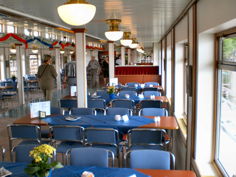MS Havelqueen auf dem Tegeler See, Blick in den Salon unter Deck, Aufnahme August 2007