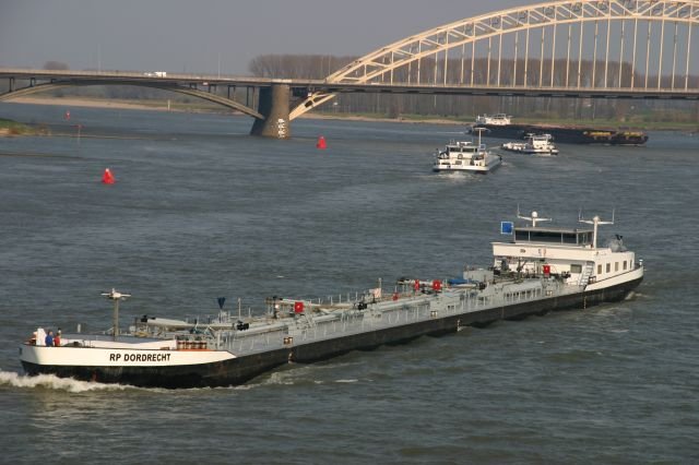 M/S  RP Dordrecht  stromabwrts in Nijmengen; 31.03.2007